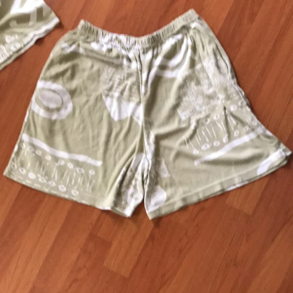 Matching short set - Picture 4 of 4